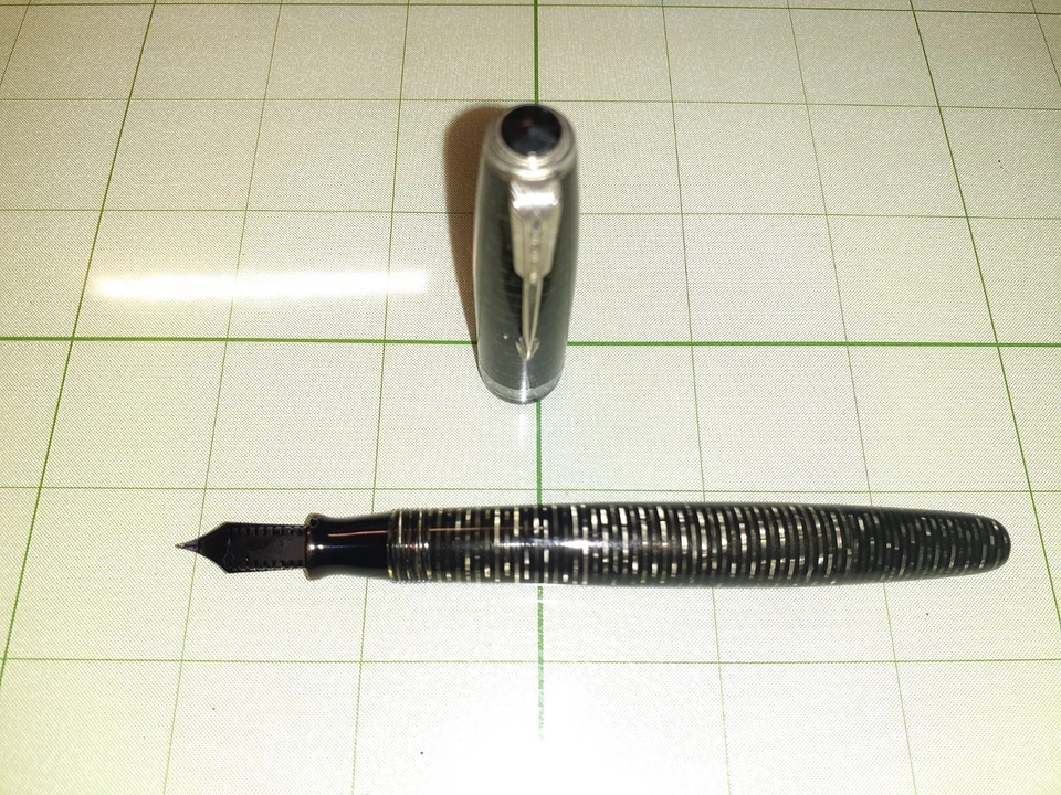 Restored Parker Vacumatic Silver Pearl Standard size speedline filler - Image 4 of 4
