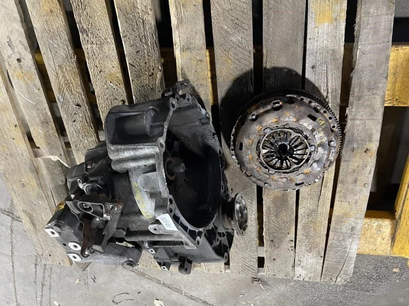 Volkswagen Golf GTI 2007 2,0 T 2 puertas 6 velocidades transmisión manual M/T 170 k millas Foto 3 de 4