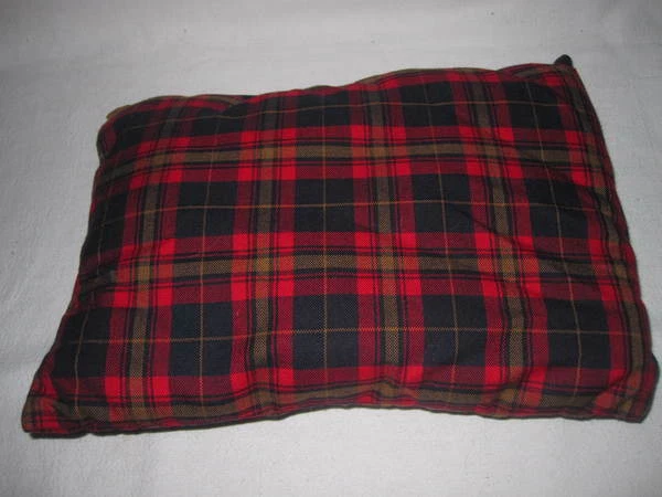 Almohada decorativa a cuadros roja Will Leather Goods 14" X 10" EE. UU. Foto 4 de 4