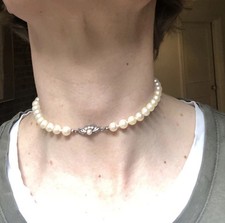 Hochglanz klassischer weißer Zuchtperlen Halsreif, 835 Silber Verschluss 33cm Länge