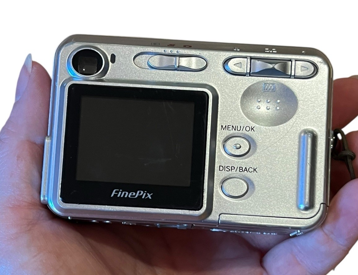 Fujifilm FinePix A345 4.1MP Digital Camera CCD Silver Tested Works