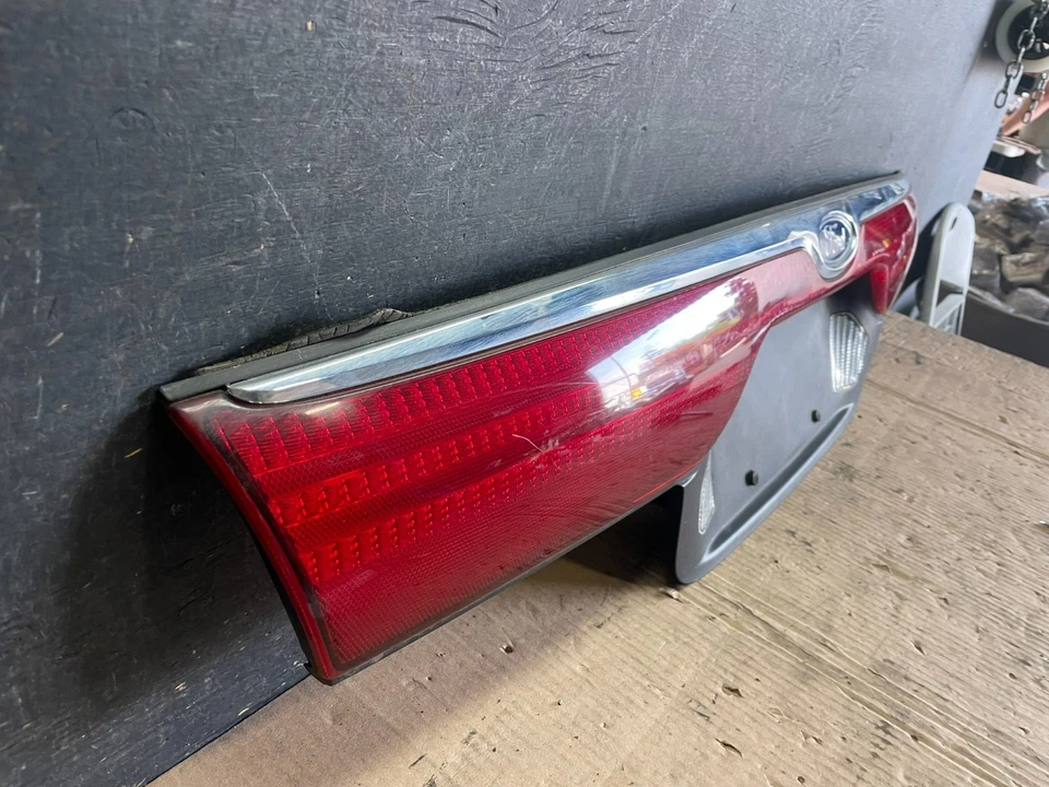 Luz trasera Ford Contour 1998 1999 2000 maletero central matrícula OEM P8702 DG Foto 3 de 4