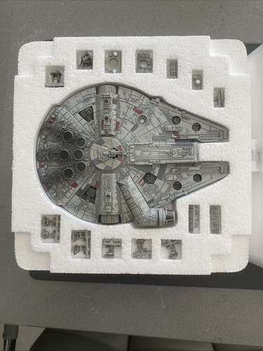 Star Wars Hot Wheels Elite Millennium Falcon 1:18 Scale Die Cast Vehicle Boxed - Foto 12 di 14