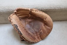 Mizuno Pre owned Classic Pro Soft 33" RHT Catchers Glove Model GXC 27