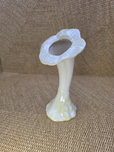 Belleek Ireland 7 3/8" Trumpet Flower Jack in Pulpit Vase VTG Makers Mark Stamp