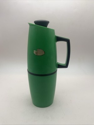 Vintage Thermoskanne grün schwarz Kunststoff Retro 60er Jahre Modell 58 Requisite
