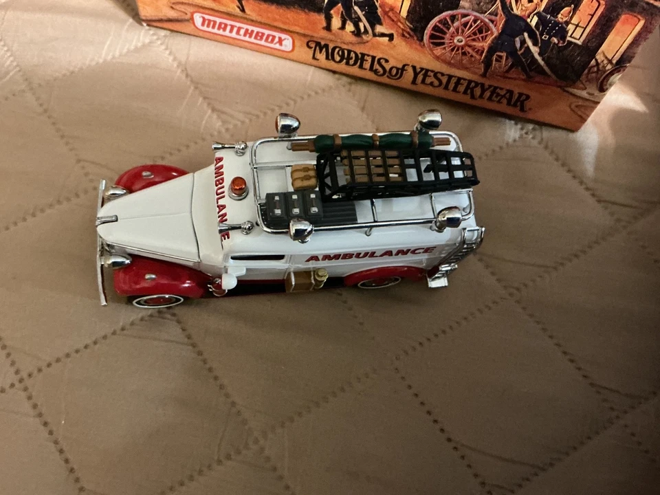 MATCHBOX TM GM 1937 GMC AMBULANCIA FUNDIDO A PRESIÓN NUEVO Foto 3 de 4