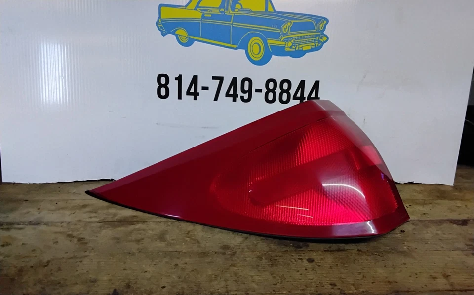 Luz trasera izquierda del lado del conductor Buick Rendezvous 2002-2003 montaje y arnés OEM Foto 2 de 4