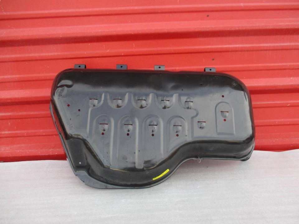 PROTECTOR TANQUE COMBUSTIBLE ORIGINAL TOYOTA 77641-14100 para SUPRA 1993-1998 Foto 3 de 4