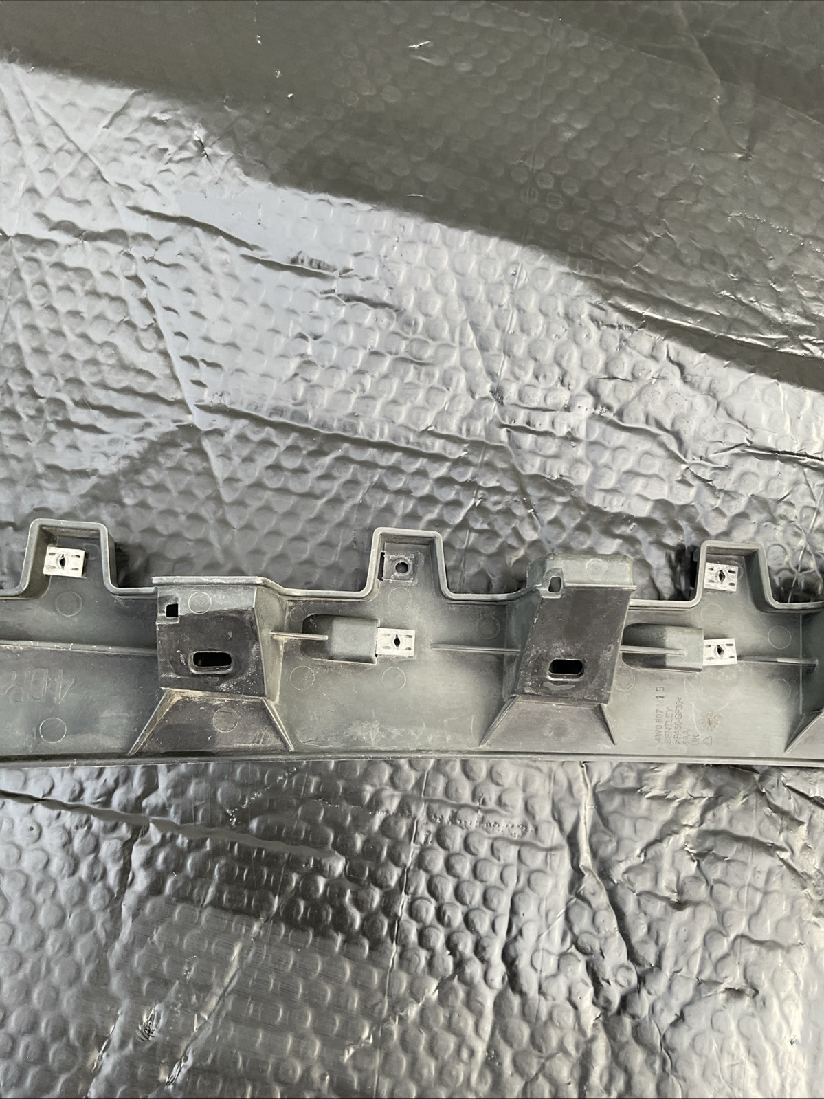 2014-2019 Bentley Flying Spur Radiator Grille Bracket Support 4W0807181B OEM