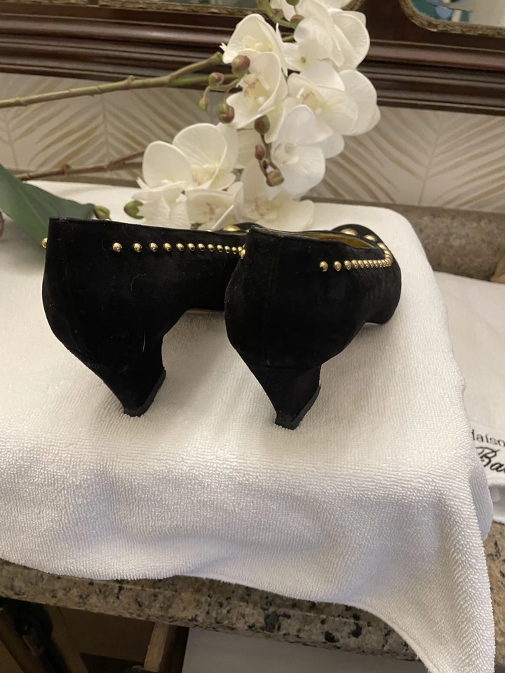 Vintage ESCADA BLACK VELVET GOLD STUDDED HEELS SIZE 6B - Image 4 of 4