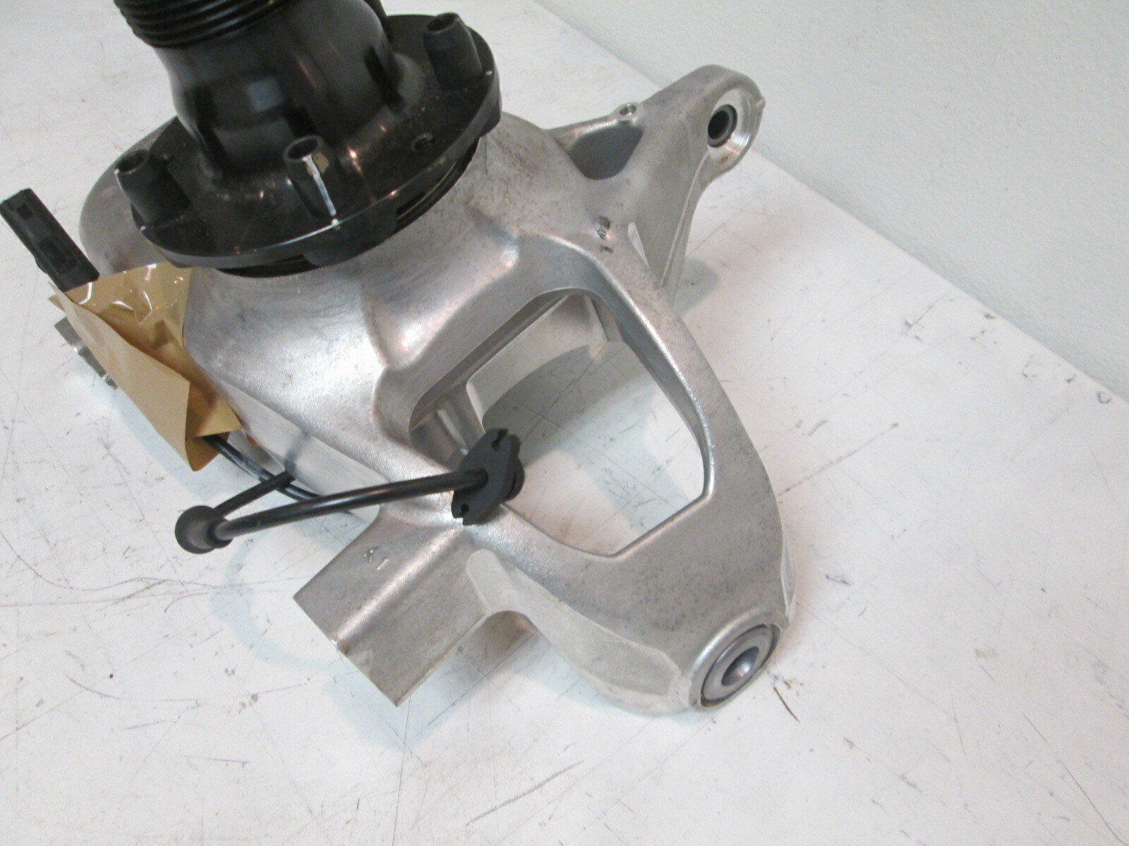 Ferrari 458 Challenge LH Front Hub Complete 309126  NEW