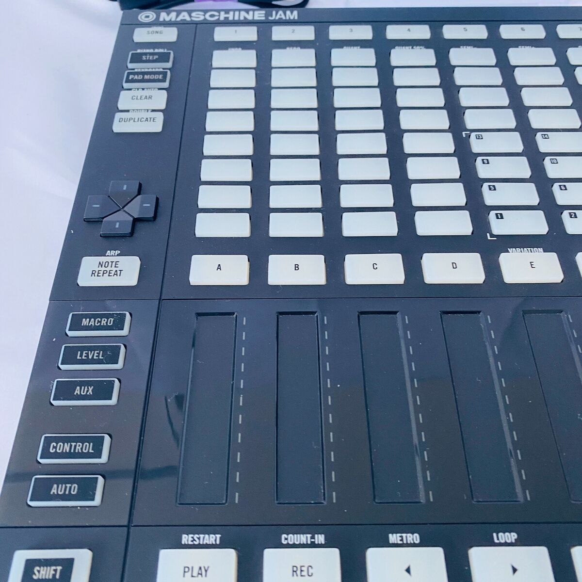 Native Instruments Maschine Jam Production and Performance Native Instruments Maschine Jam Production and Performance