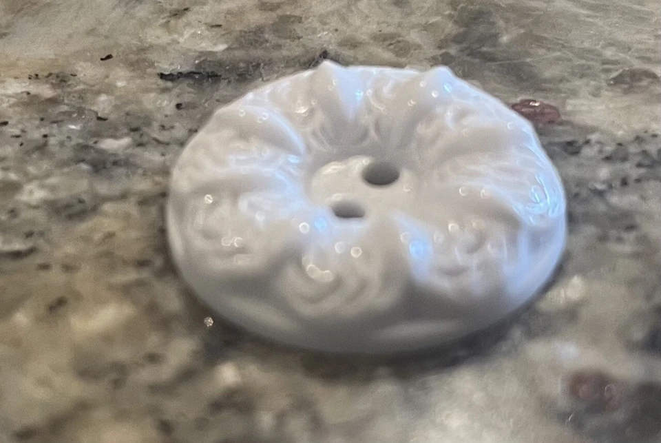 17.5mm X 5 PcS White Gloss Finish Floral Ceramic  2 Hole Vintage Buttons - Image 3 of 4