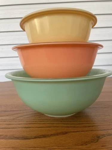 Vintage Pyrex Clear Bottom Pastel Spring Colors Bowls Set Of  3-322,323,325