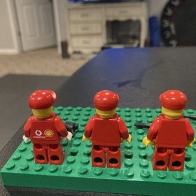 LEGO 8168 Ferrari Minifigure Lot of 5 Pit Crew and Drivers Tools Wrench Lot 4