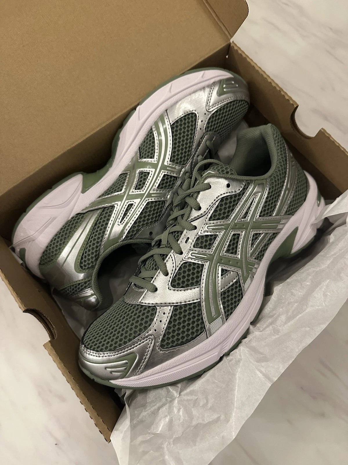 Asics Gel 1130 Verde Palude UK9 US10 Nuovo Colore Esclusivo