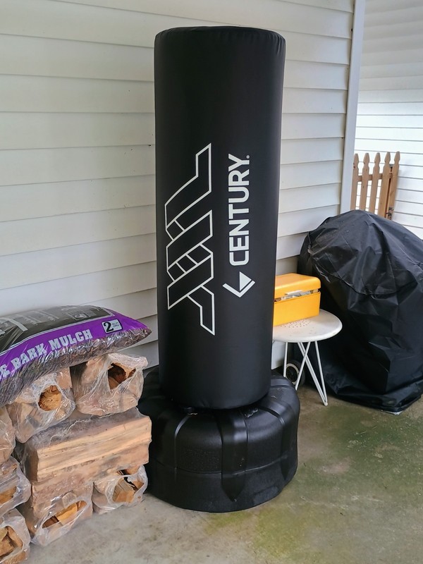 Century XXL Wavemaster Punching Bag, Black, with Cover