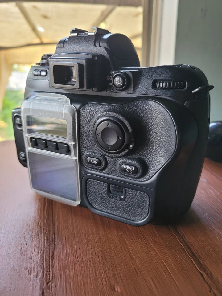 Fujifilm FinePix S3 Pro DSLR Camera Body {12.1MP} (Body Only) - Image 3 of 4