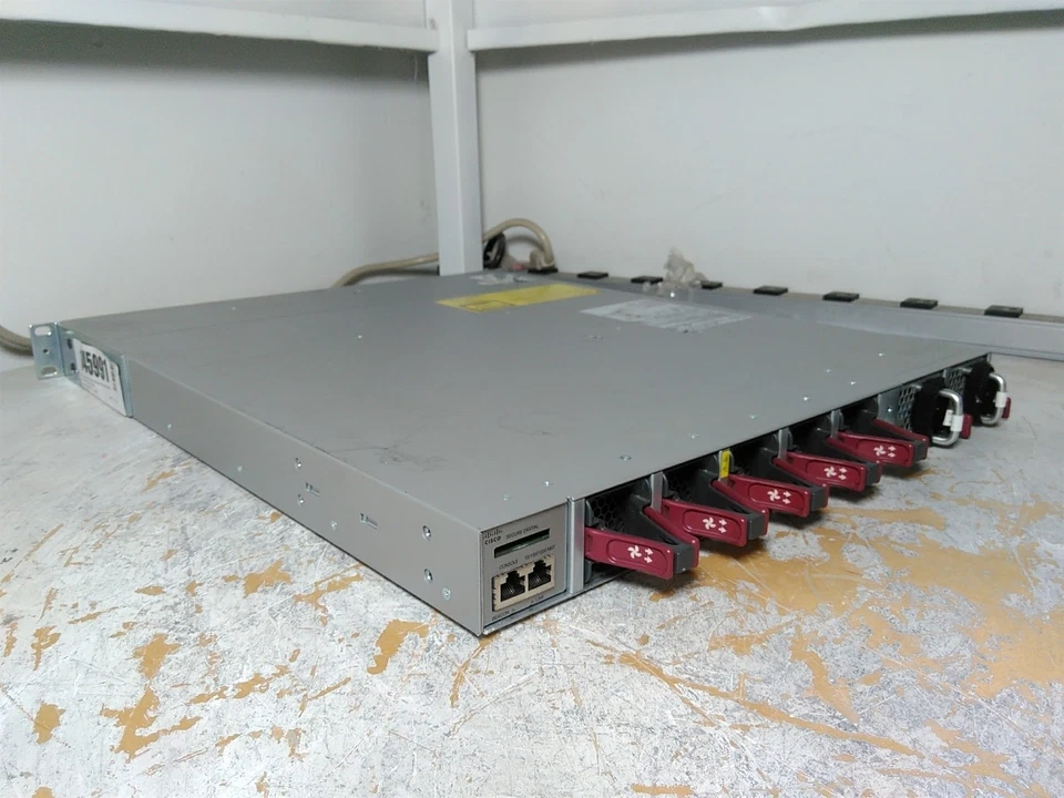 Conmutador Cisco Catalyst WS-C4500X-40X-ES 40 puertos 10G SFP+ con módulo y 2x fuente de alimentación Foto 4 de 4