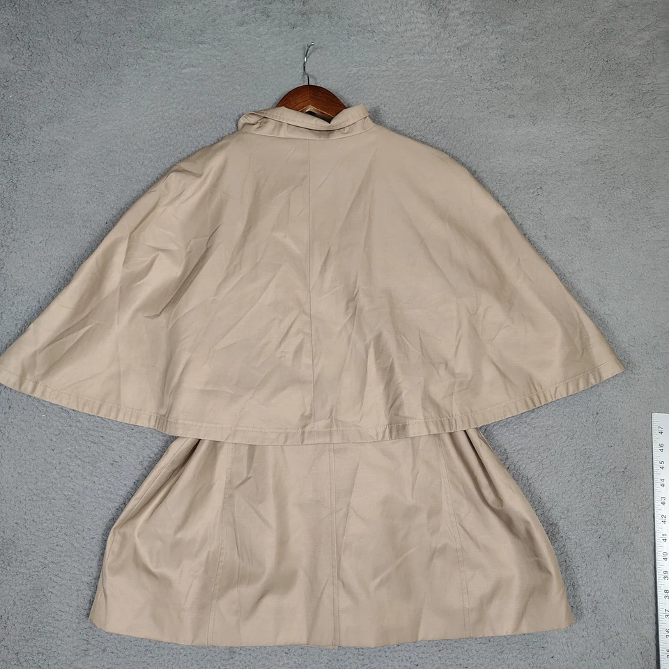 Casaco poncho feminino Betsey Johnson capuz XL cáqui forrado pescoço simulado botão de pressão frente - Imagem 2 de 4