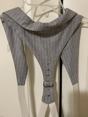 Covet Damen 2-teiliges kurzes Set mit Hosenträgern. Hellgrauer Nadelstreifen. Größe Small - Bild 6 von 6