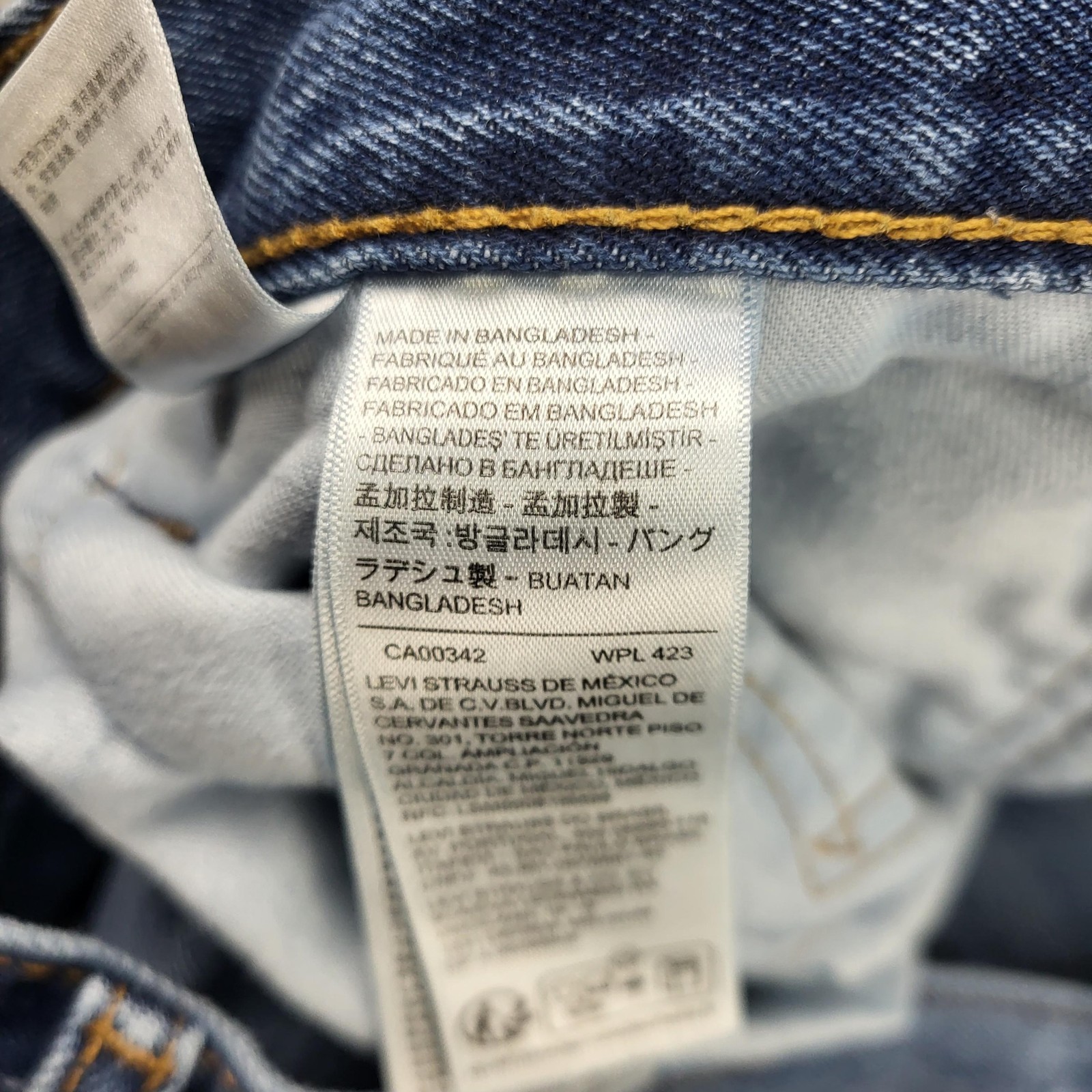 Levis 505 Jeans Mens 38x33 Blue Medium Wash Straight 100% Cotton Tag 38x34 thumbnail 12