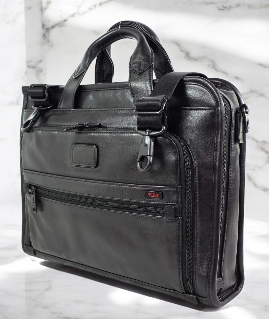 TUMI Alpha2 Slim DX Leather Portfolio Black Used with Tablet TUMI Alpha2 Slim DX Leather Portfolio Black Used with Tablet