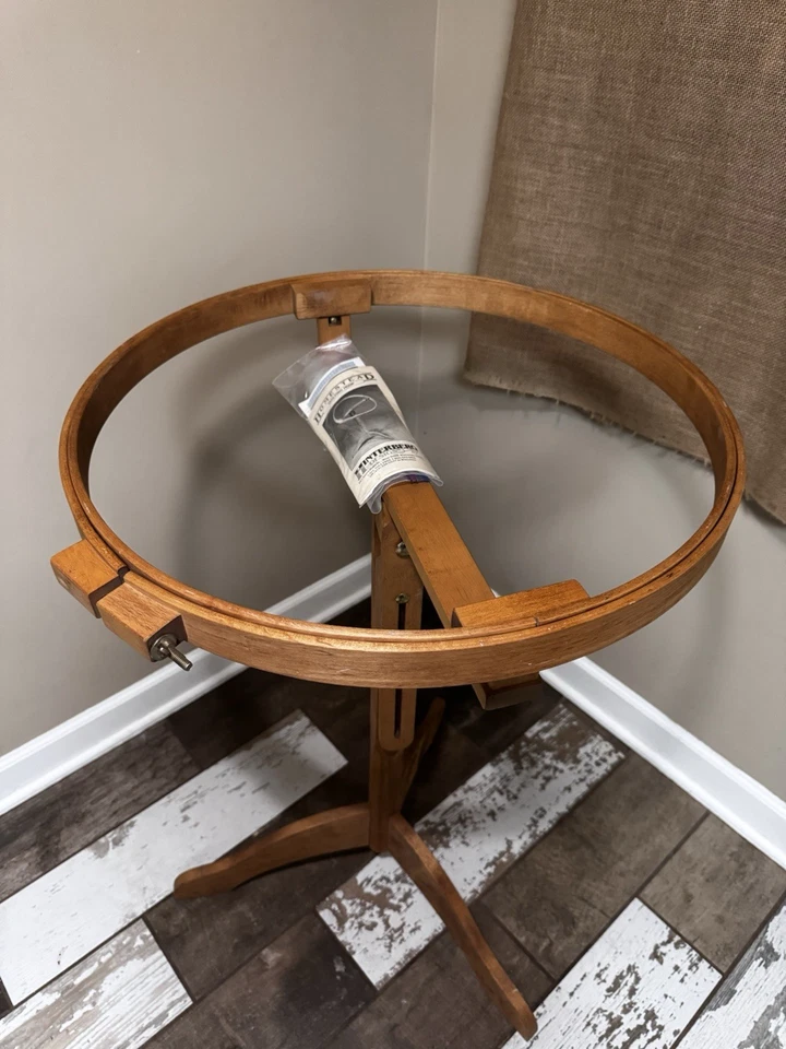 Homestead Quilting Hoop 22'' Adjustable Wooden Floor Stand Quilting & Embroidery - Image 4 of 4