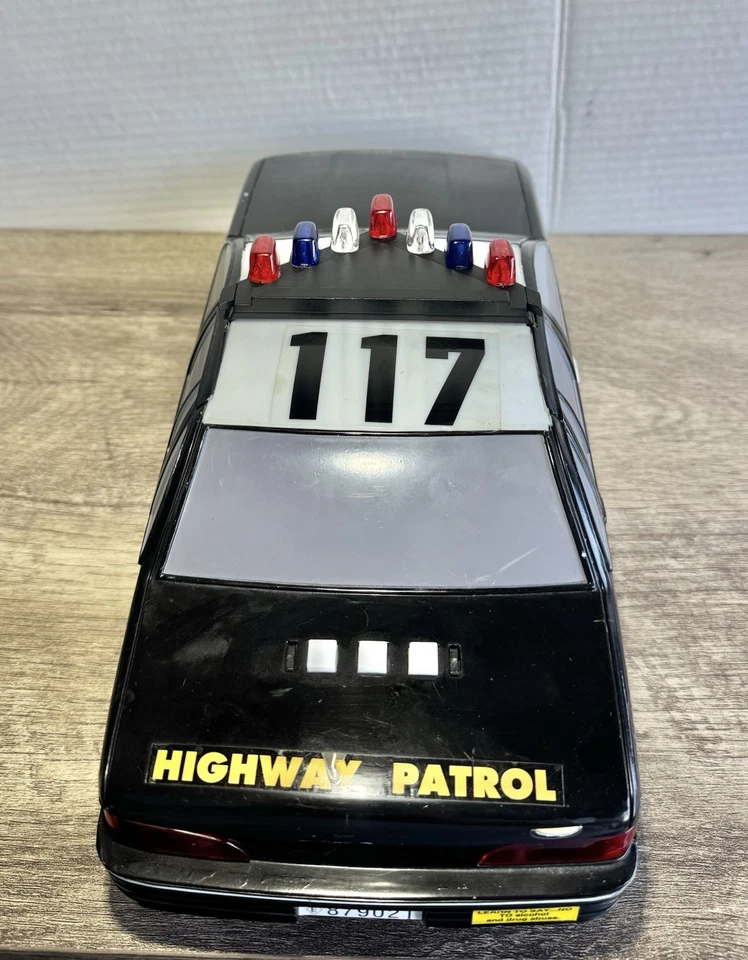 Carro de patrulha rodoviária Funrise 1994 #117 super raro com luzes e som testados 14"" - Imagem 4 de 4