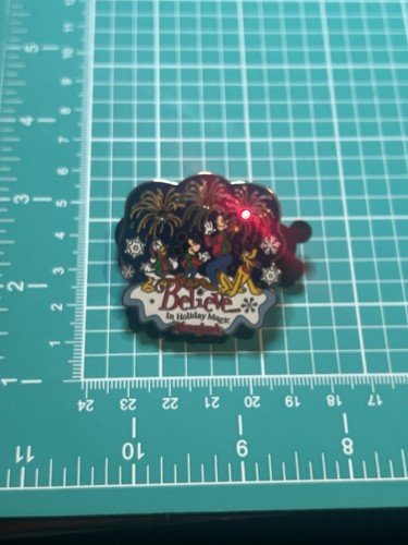 "Believe…In Holiday Magic" Disneyland Limited Edition Pin Mickey Pluto Disney - Bild 15 von 18