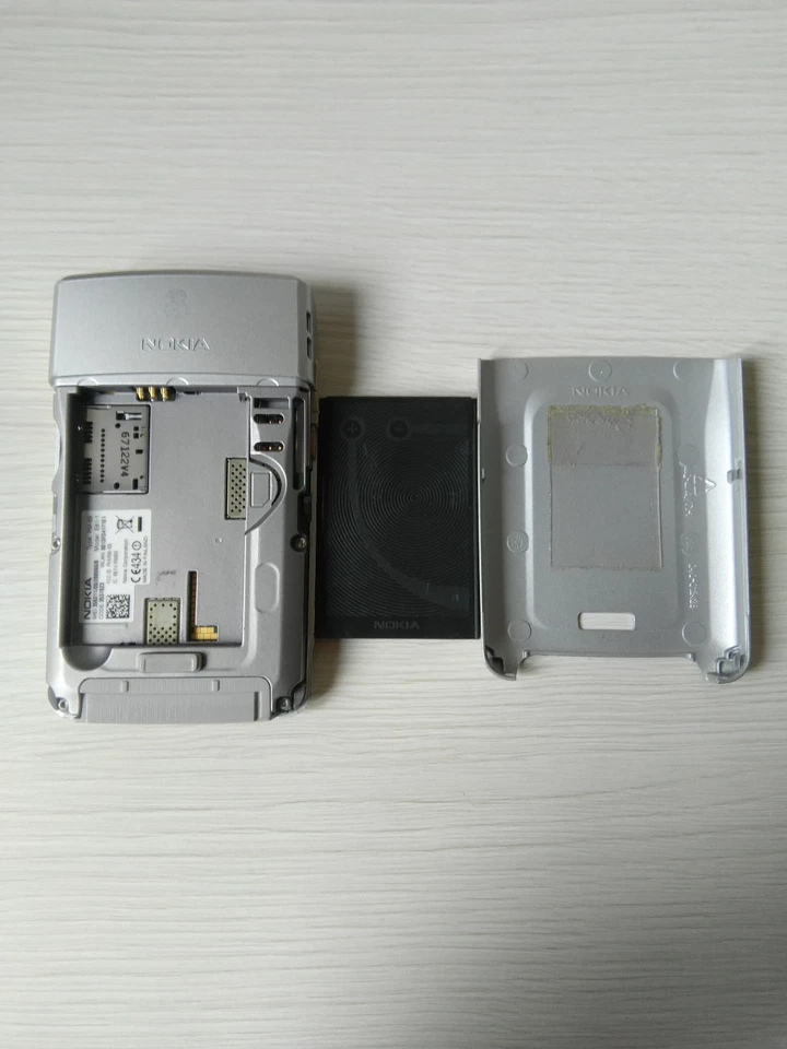 NOKIA E61 SILVER 2.9" UMTS WI-FI CELLULARE VINTAGE PER AMATORI BOX ORIGINALE - Immagine 4 di 4