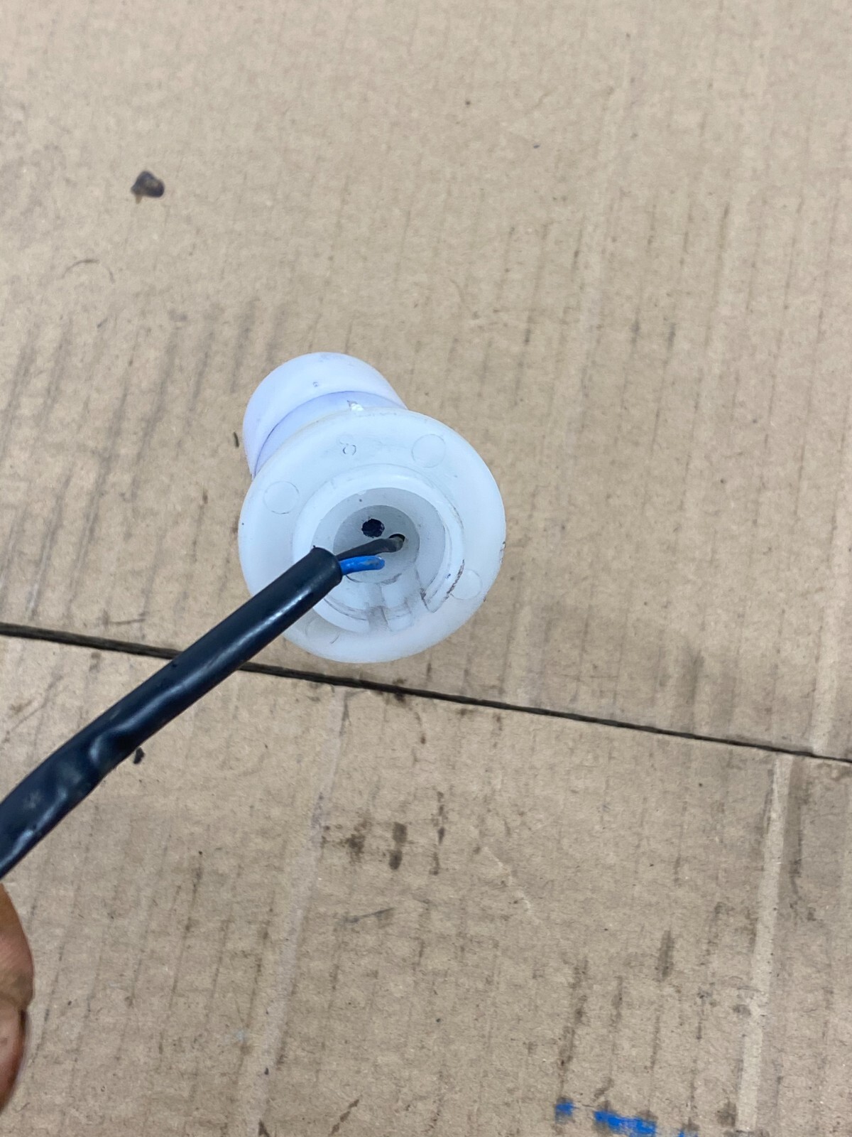 Genuine OEM Hyundai Kia Windshield Washer Fluid Level Sensor 985203F000