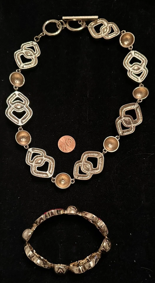 Collar y pulsera Liz Claiborne llamativos esmalte rosa cadena oro palanca Foto 4 de 4