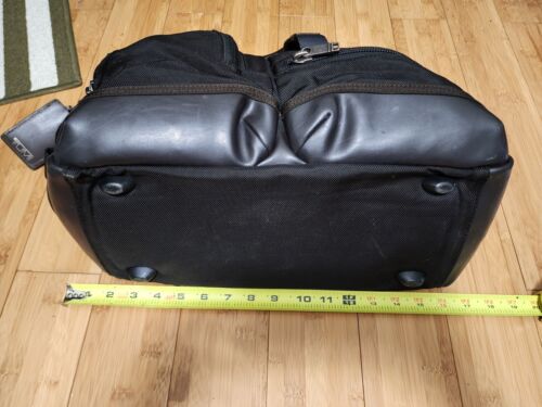 Maletín Tumi Bolso para Laptop Alpha Bravo Nogal Everett Cuero Negro (222340HK2) - Imagen 21 de 24