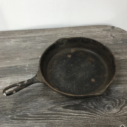 Wagner Ware 10 1/2” Cast Iron Skillet No. 8  Made In USA
