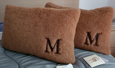 Max Mara komplett mit 2 Teddykissen 45 cm x 30 cm