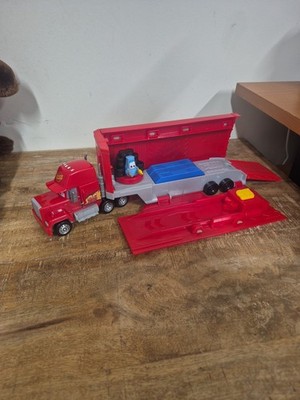 Disney Pixar Cars Transforming Mack Playset, 2-in-1 toy Lorry & Tune-Up Station 