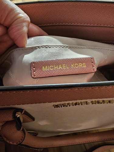 This is a classic and elegant Michael Kors Dillon satchel, perfect for both... - Picture 4 of 8