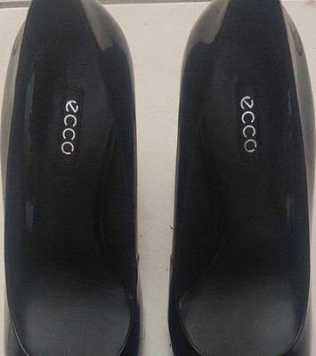 ECCO Black Patent Leather Rhinestone Pumps Block Heel Closed Toe Slip On