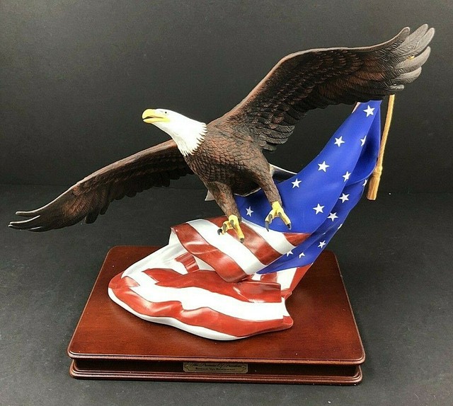The Franklin Mint "Promise of Freedom" Porcelain Sculpture Eagle w