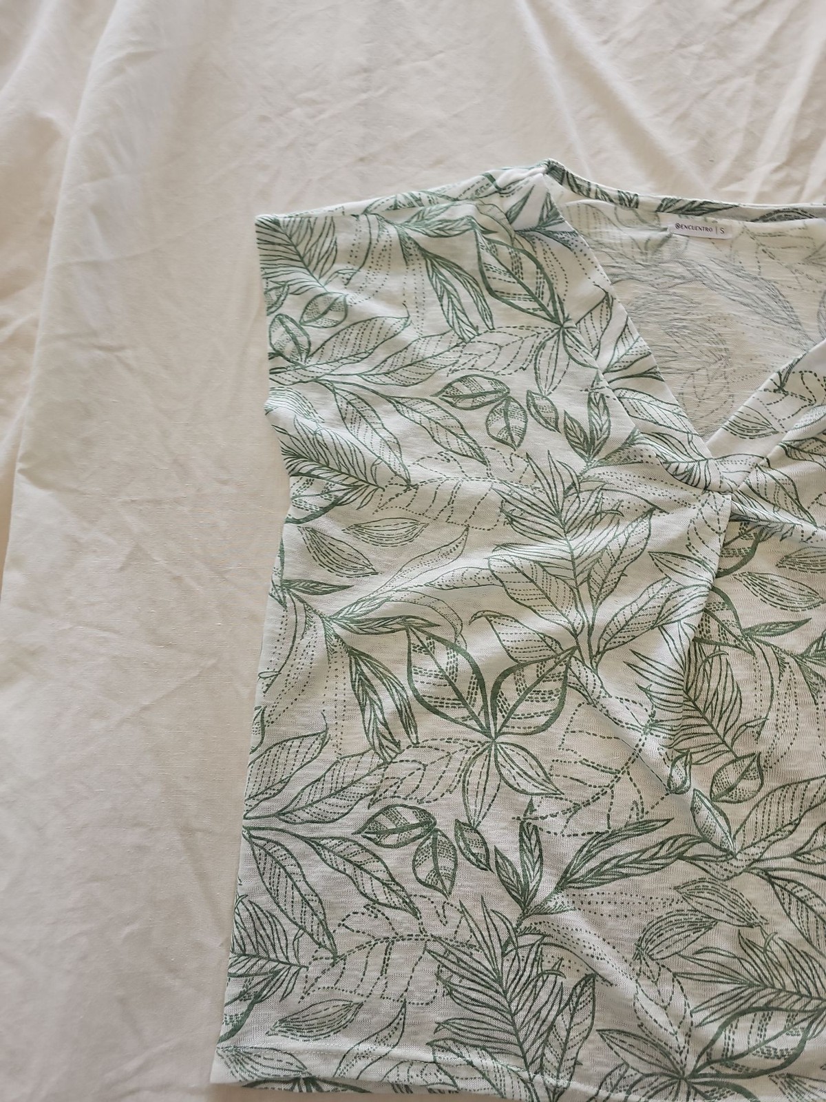 Encuentro Tropical Leaf Print V-Neck Slouchy Top D491 image 3