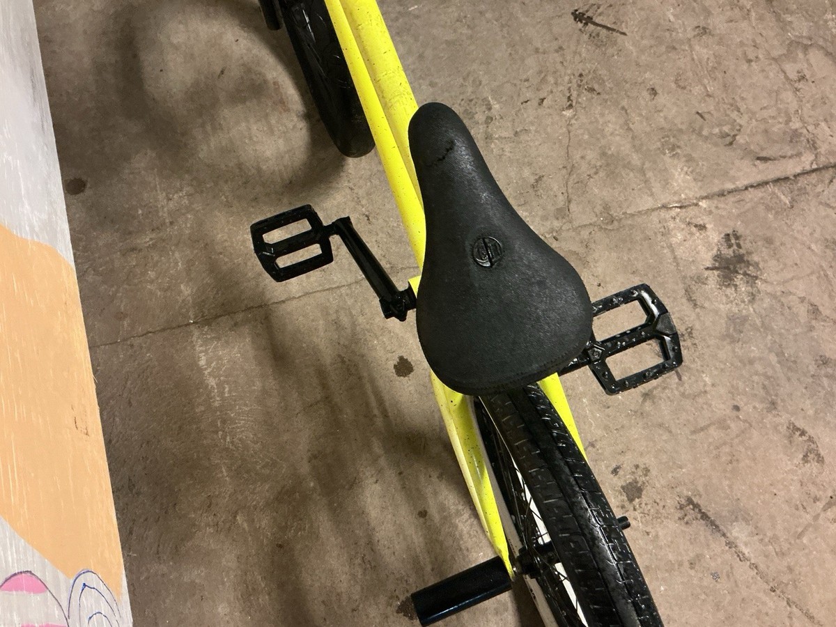 GT Bikes BMX Bike, 20in Wheels,needs brakes,high end rims,almost