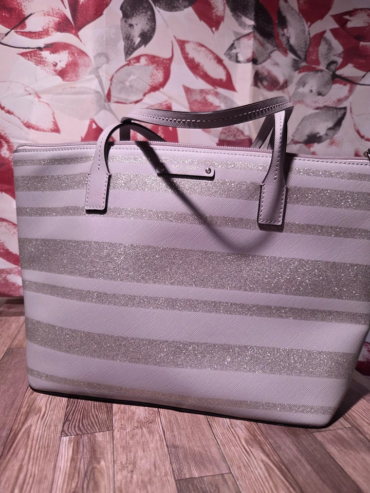Bolso de mano Kate Spade Haven Lane púrpura a rayas brillantes Foto 2 de 4
