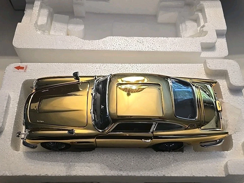 RARE Danbury Mint 1/24 Scale James Bond Aston Martin DB5 22k Gold Plated Boxed - Image 2 of 2