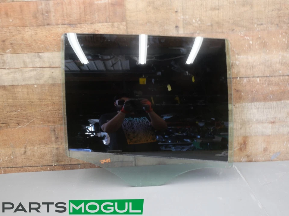 1998 Mercedes Benz SLK230 Sedan Passenger Right Rear Quarter Window Glass OEM - Image 3 of 4