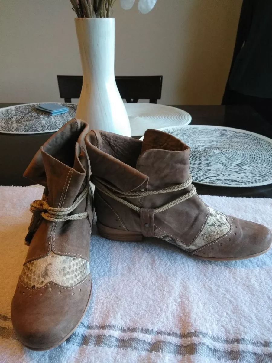 Clocharme Suede and Leather Ankle Boots Sz 36 5.5 Made in Italy