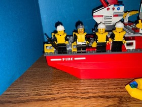 LEGO CITY #7207 Fire Boat APPEARS COMPLETE w MiniFigures + Worn Manual Good Used