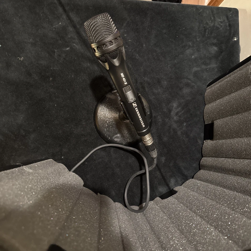 Sennheiser MD 431-II Supercardioid Dynamic Vocal Microphone, stand and Mic Thing - Image 3 of 4