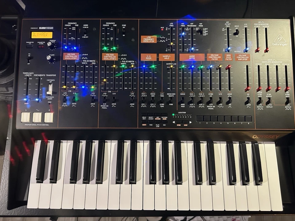 Behringer ODYSSEY 37-key Analog Synthesizer - Schwarz - Bild 3 von 4